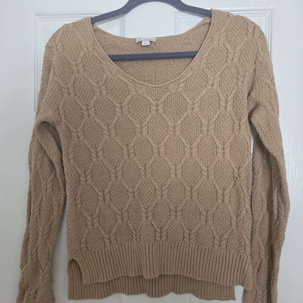 GAP Women's Tan V-Neck Sweater